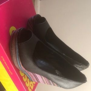 CHARLOTTE RUSSE MULTICOLOR WEDGES